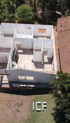 Detalhe de construção em bloco estrutural