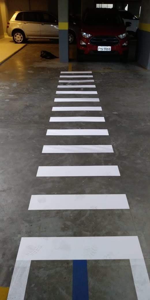 Pintura especial em demarcação de pisos